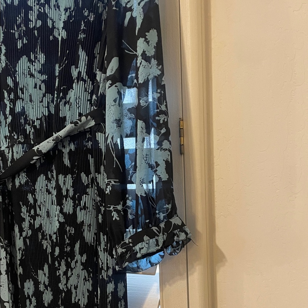 Zara Black and Blue Floral Long Sleeve Dress - Picture 7 of 11